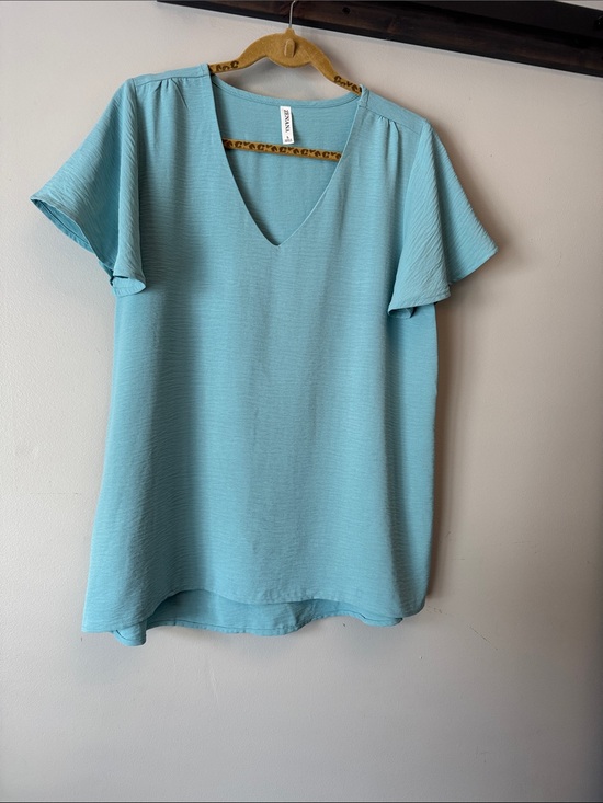 Zenana Outfitters Tops - Zenana Outfitters Aqua V-Neck Flutter Sleeve Top